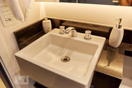 Apartamento à venda com 75m², 2 quartos e 2 vagasBanheiro Social