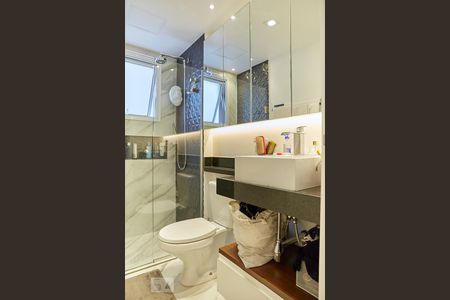 Apartamento à venda com 75m², 2 quartos e 2 vagasBanheiro da Suite 