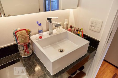 Apartamento à venda com 75m², 2 quartos e 2 vagasBanheiro da Suite 