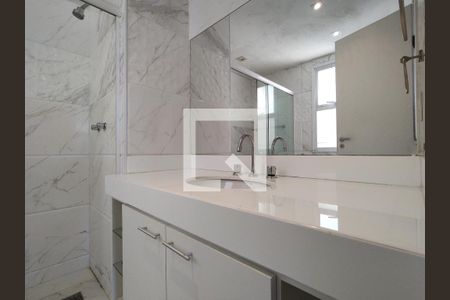 Apartamento à venda com 107m², 3 quartos e 2 vagasBanheiro da Suíte 2