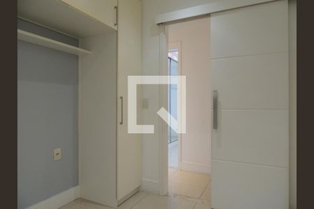Apartamento à venda com 107m², 3 quartos e 2 vagasQuarto 3 - Armários