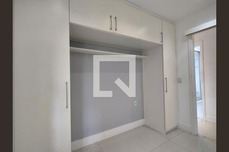 Apartamento à venda com 107m², 3 quartos e 2 vagasQuarto 3 - Armários