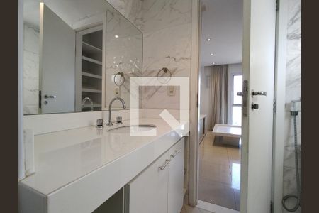 Apartamento à venda com 107m², 3 quartos e 2 vagasBanheiro da Suíte 2