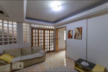 Sala de casa à venda com 3 quartos, 380m² em Vila Carmosina, São Paulo