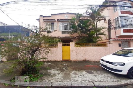 Apartamento para alugar com 95m², 3 quartos e sem vaga Apartamento para alugar com 95m², 3 quartos e sem vagaFachada