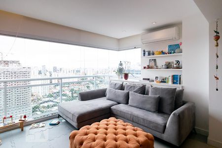 Sala TV de apartamento à venda com 2 quartos, 92m² em Jardim das Acácias, São Paulo