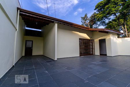 Casa para alugar com 120m², 3 quartos e 5 vagasFachada