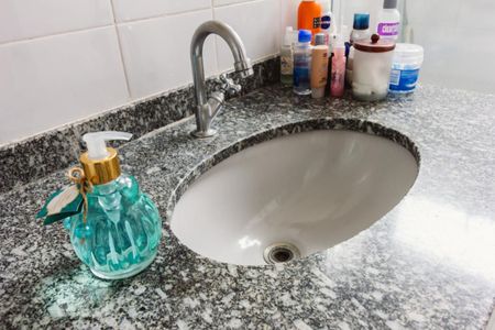 Banheiro Pia de apartamento à venda com 2 quartos, 60m² em Santana, São Paulo