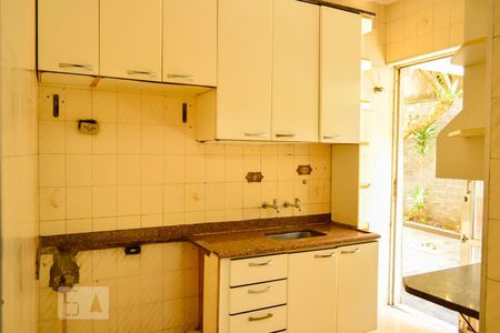 Casa à venda com 90m², 2 quartos e 3 vagas Casa à venda com 90m², 2 quartos e 3 vagasCozinha Copa Armarios