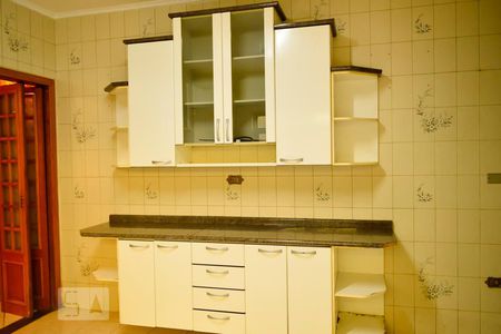 Casa à venda com 90m², 2 quartos e 3 vagas Casa à venda com 90m², 2 quartos e 3 vagasCozinha Armario de Teto