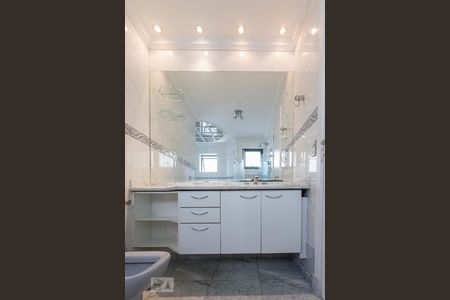 Apartamento à venda com 135m², 4 quartos e 3 vagasBanheiro 2 Suíte 1