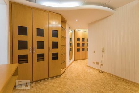 Apartamento à venda com 135m², 4 quartos e 3 vagasQuarto Suíte 1