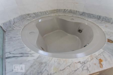 Apartamento à venda com 135m², 4 quartos e 3 vagasBanheiro 2 Suíte 1 Banheira