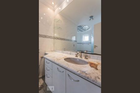 Apartamento à venda com 135m², 4 quartos e 3 vagasBanheiro 2 Suíte 1