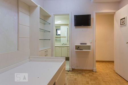 Apartamento à venda com 135m², 4 quartos e 3 vagasQuarto 2 Suíte 2
