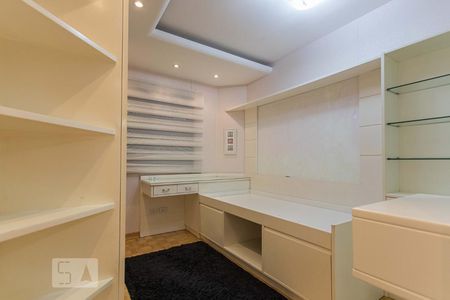 Apartamento à venda com 135m², 4 quartos e 3 vagasQuarto 2 Suíte 2