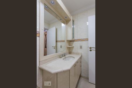 Apartamento à venda com 135m², 4 quartos e 3 vagasBanheiro 3 Suíte 2