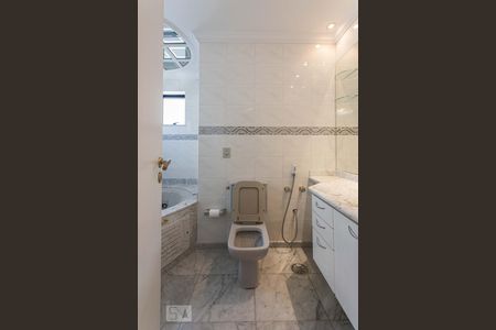 Apartamento à venda com 135m², 4 quartos e 3 vagasBanheiro 2 Suíte 1