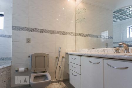 Apartamento à venda com 135m², 4 quartos e 3 vagasBanheiro 2 Suíte 1