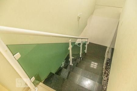 Casa à venda com 350m², 3 quartos e 2 vagasEscada