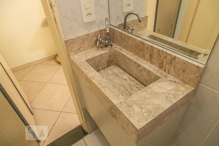 Casa à venda com 350m², 3 quartos e 2 vagasBanheiro da Suíte 3 (escritório)