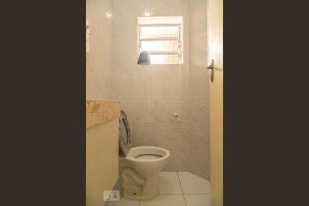 Casa à venda com 350m², 3 quartos e 2 vagasBanheiro da Suíte 3 (escritório)