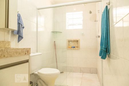 Casa à venda com 350m², 3 quartos e 2 vagasBanheiro da Suíte 2