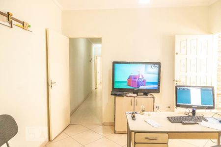 Casa à venda com 350m², 3 quartos e 2 vagasSuíte 3 (escritório)