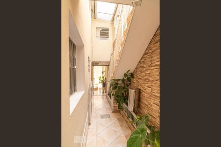 Casa à venda com 350m², 3 quartos e 2 vagasCorredor lateral externo