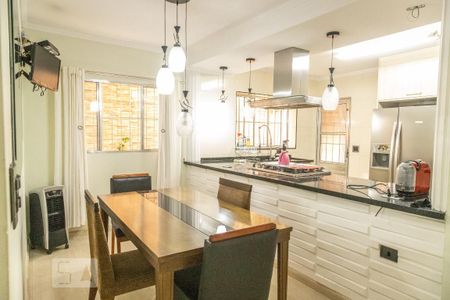 Casa à venda com 350m², 3 quartos e 2 vagasCopa