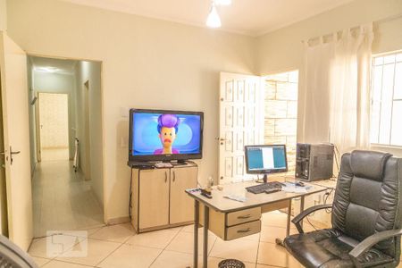 Casa à venda com 350m², 3 quartos e 2 vagasSuíte 3 (escritório)