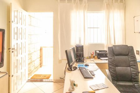 Casa à venda com 350m², 3 quartos e 2 vagasSuíte 3 (escritório)