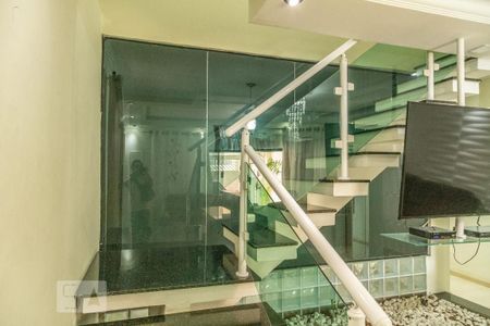 Casa à venda com 350m², 3 quartos e 2 vagasEscada