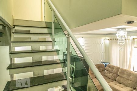 Casa à venda com 350m², 3 quartos e 2 vagasEscada
