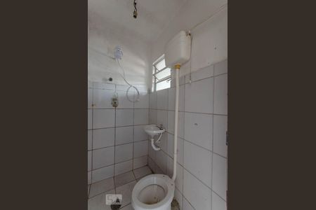 Banheiro de casa para alugar com 1 quarto, 25m² em Parque Boturussu, São Paulo