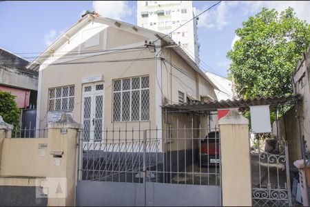 Casa à venda com 65m², 1 quarto e sem vaga Casa à venda com 65m², 1 quarto e sem vagaFachada