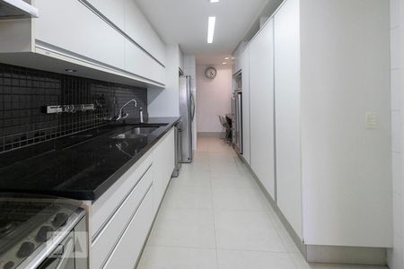 Apartamento à venda com 161m², 2 quartos e 4 vagasCozinha