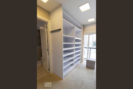 Apartamento à venda com 161m², 2 quartos e 4 vagasCloset