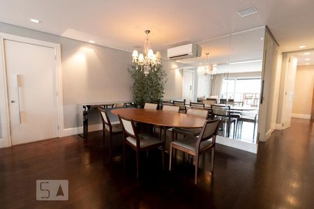 Sala de apartamento à venda com 2 quartos, 161m² em Vila Nova Conceição, São Paulo