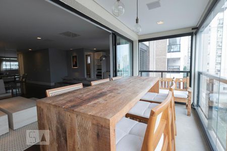 Apartamento à venda com 161m², 2 quartos e 4 vagasVaranda