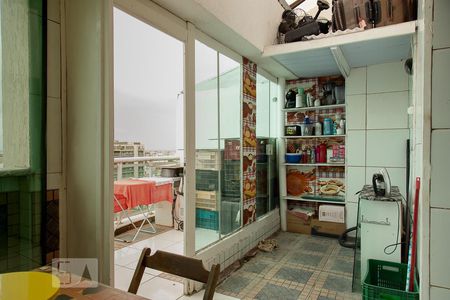 Apartamento à venda com 150m², 3 quartos e 2 vagas Apartamento à venda com 150m², 3 quartos e 2 vagasÁrea de Serviço