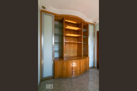 Apartamento para alugar com 100m², 3 quartos e 2 vagasSala de Video - Estante