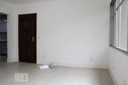 Sala de apartamento para alugar com 1 quarto, 44m² em Barra da Tijuca, Rio de Janeiro
