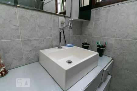 Casa à venda com 380m², 3 quartos e 6 vagasBanheiro da Suíte 2 - Pia