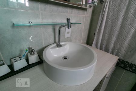 Casa à venda com 380m², 3 quartos e 6 vagasBanheiro da Suíte 3 - Pia