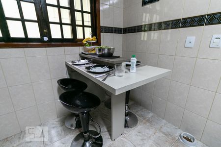 Casa à venda com 380m², 3 quartos e 6 vagasCozinha - Mesa