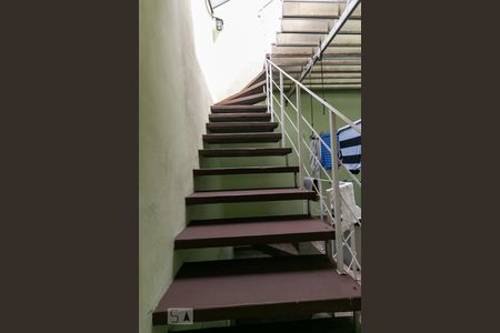 Casa à venda com 380m², 3 quartos e 6 vagasEscadas - Churrasqueira