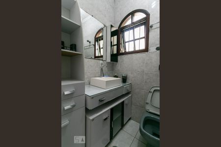 Casa à venda com 380m², 3 quartos e 6 vagasBanheiro da Suíte 2