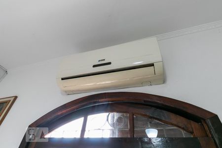 Casa à venda com 380m², 3 quartos e 6 vagasBanheiro da Suíte 2 - Ar Condicionado