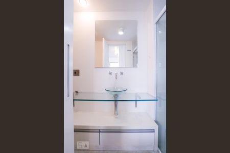 Apartamento para alugar com 70m², 2 quartos e 1 vaga Apartamento para alugar com 70m², 2 quartos e 1 vagaBanheiro